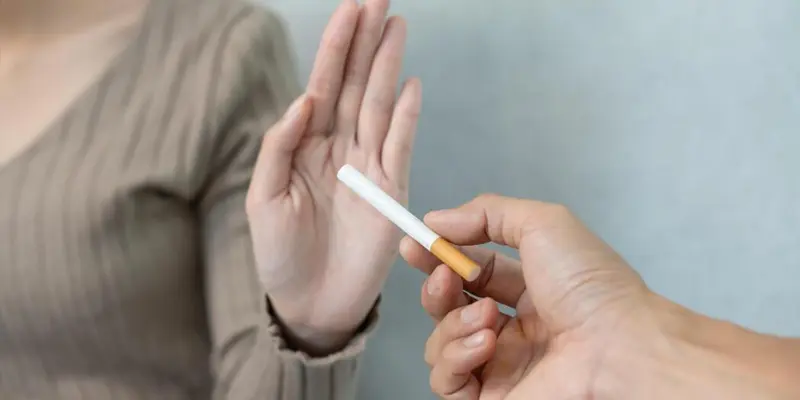 Khói thuốc lá làm tăng nguy cơ mắc ung thư tại niệu quản