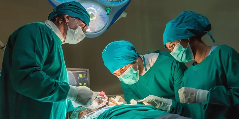 Phẫu thuật cắt bỏ một phần hay toàn bộ dương vật