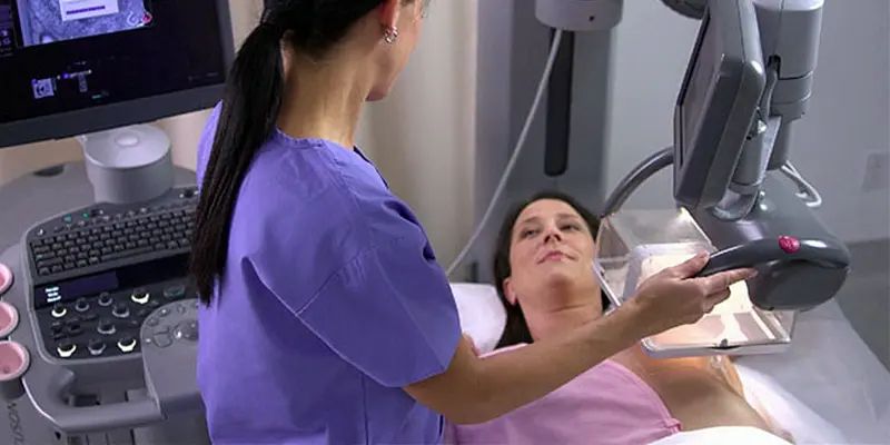 Thực hiện khám vú định kỳ