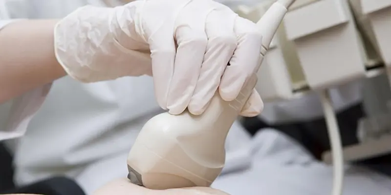 Vì không sử dụng tia X nên siêu âm vú có thể thực hiện ở phụ nữ có thai