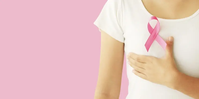 Bác sĩ sẽ thảo luận chi tiết về tình trạng bệnh điều trị và tái tạo vú trước phẫu thuật