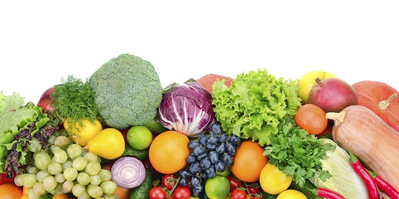 Bệnh nhân ung thư phổi nên bổ sung rau xanh và trái cây tươi giàu chất xơ