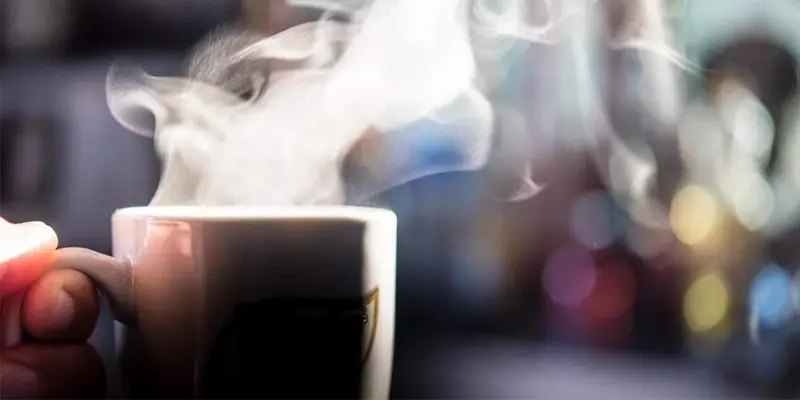 Tiêu thụ đồ uống nóng trên 65 độ C là nguyên nhân gây ung thư vòm họng