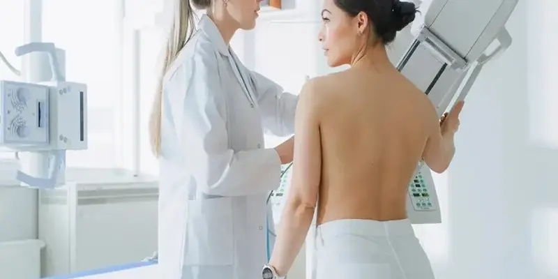 Tầm soát ung thư vú là phương pháp chẩn đoán sớm bất thường 