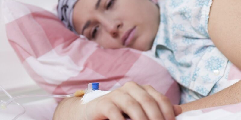 Thuốc giảm đau, phẫu thuật sẽ giúp người bệnh giảm đau đớn