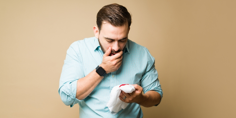 Ho ra máu là dấu hiệu nghi ngờ bệnh ung thư phổi không tế bào nhỏ giai đoạn