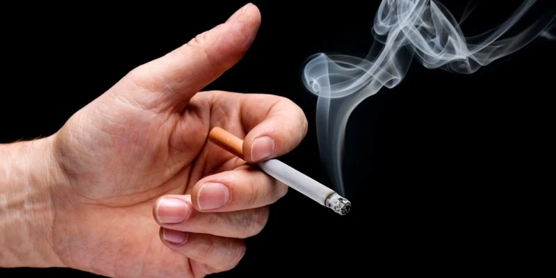Hút thuốc lá làm tăng nguy cơ bệnh, nhưng bỏ thuốc sớm giúp cơ thể dần phục hồi theo thời gian