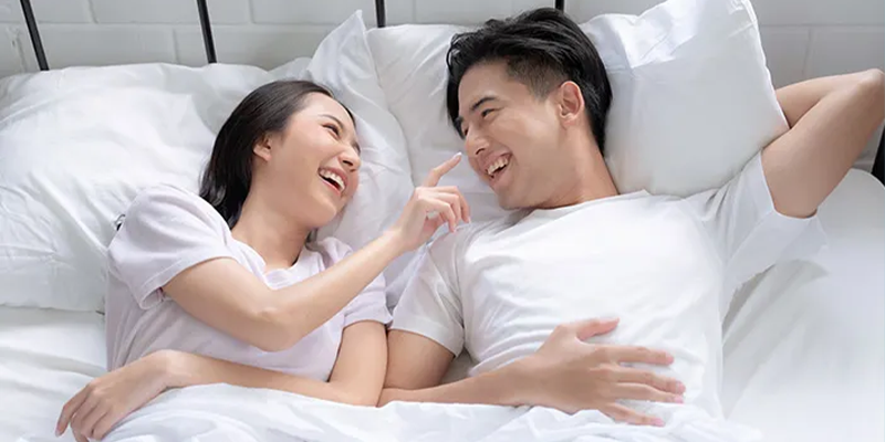 Việc chia sẻ cởi mở với bạn đời đề về tình trạng sức khỏe, cảm xúc và nhu cầu giúp giải tỏa căng thẳng, gắn kết tình cảm gia đình