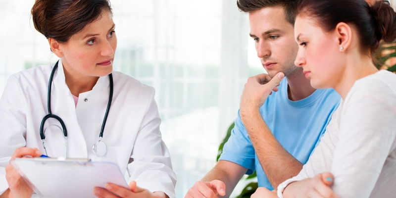 Các bác sĩ chuyên khoa sẽ phác thảo đồ thị chữa bệnh ung thư cổ tử cung theo quy trình tiên tiến nhất hiện nay