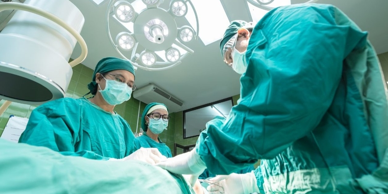 Phẫu thuật có thể được chỉ định trong điều trị ung thư cổ tử cung giai đoạn 1