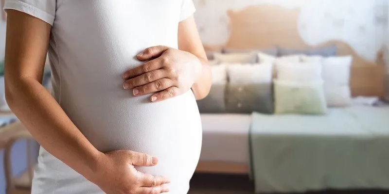 Ung thư cổ tử cung không ảnh hưởng trực tiếp đến thai nhi, nhưng việc điều trị có thể tác động đến sự phát triển của bé