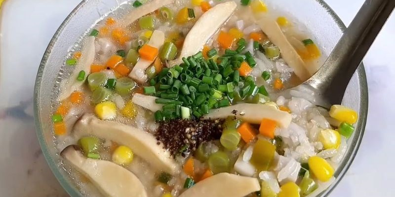 Cháo dinh dưỡng từ rau củ giúp bổ máu và hồi phục sau phẫu thuật