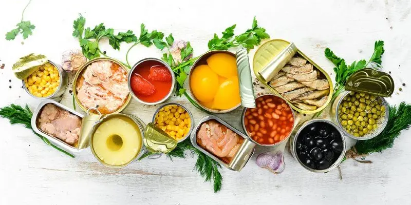 Bệnh nhân ung thư không nên ăn các loại thịt hộp, thịt chế biến sẵn