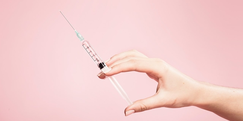 Vắc xin phòng HPV là loại vắc xin giúp phòng bệnh ung thư cổ tử cung và u nhú bộ phận sinh dục, sùi mào gà do Human Papillomavirus (HPV) gây ra