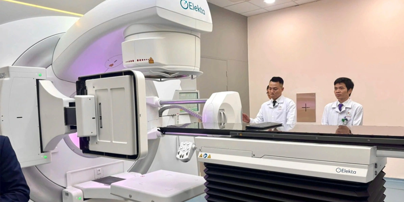 Máy gia tốc tuyến tính được sử dụng kỹ thuật xạ trị điều biến cường độ (IMRT) dùng trong xạ trị ung thư bàng quang