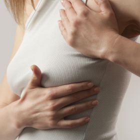 Hóa trị ung thư vú là gì? Tác dụng phụ, phác đồ và những điều cần biết