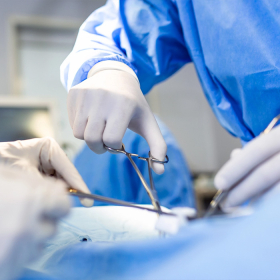 Giải đáp thắc mắc: Mổ u tuyến giáp nằm viện bao lâu?