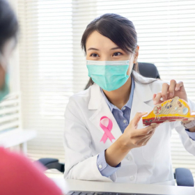 Nhân giảm âm tuyến vú có nguy hiểm không? Cách điều trị như nào?