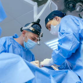 Phẫu thuật ung thư não: Quy trình, rủi ro và khả năng hồi phục