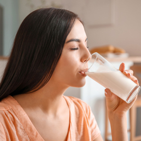 Người bị ung thư tuyến giáp uống sữa gì để hồi phục nhanh?