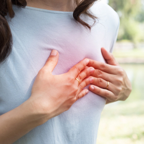 Ung thư vú ở tuổi dậy thì: Nguyên nhân, dấu hiệu sớm thường bị bỏ qua