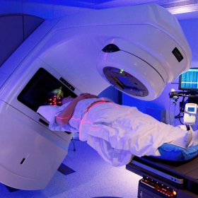 Xạ trị ung thư tuyến giáp: Quy trình và những lưu ý cần biết